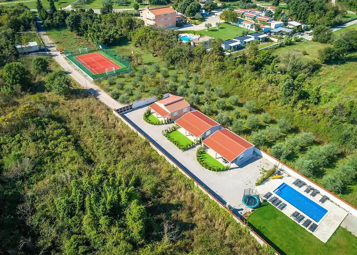 Homes Rojnic Villa *