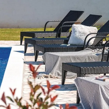 Homes Rojnic Villa *